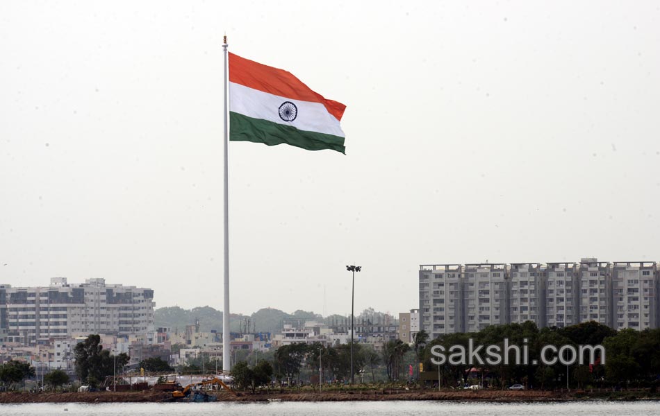 72 feet national flag hoisted by KCR - Sakshi6