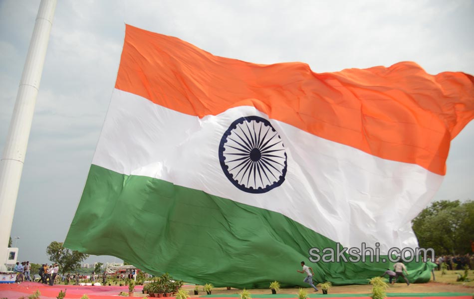 72 feet national flag hoisted by KCR - Sakshi19