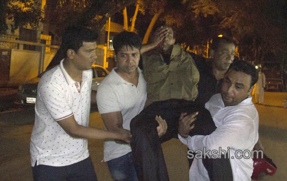 terrorists attack cafe and bakery in dhaka - Sakshi5