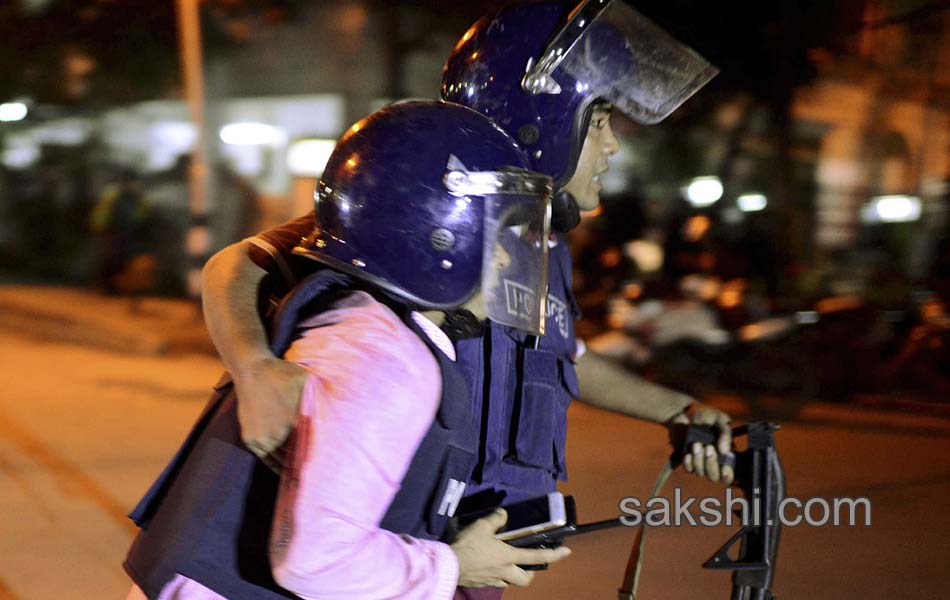 terrorists attack cafe and bakery in dhaka - Sakshi14