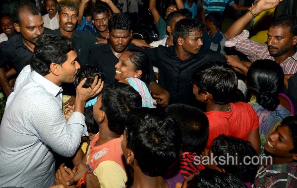 ys jagan meets ex mp undavalli arun kumar in rajahmundry - Sakshi6