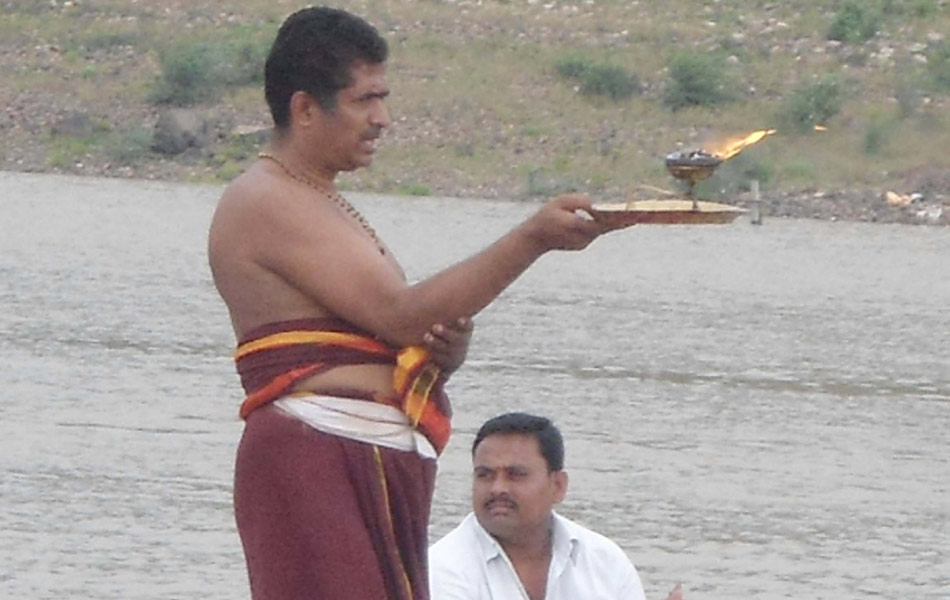 sangameswarudu in deep water7
