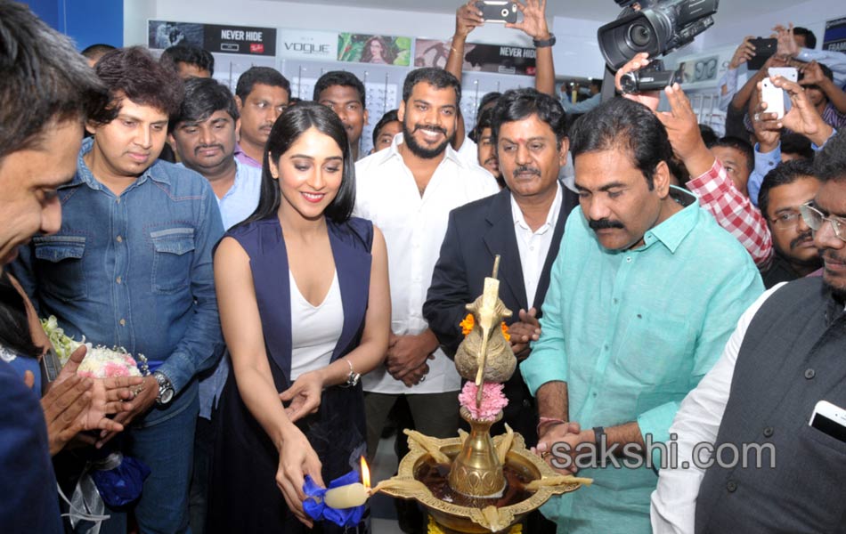 regina cassandra in nellore - Sakshi1