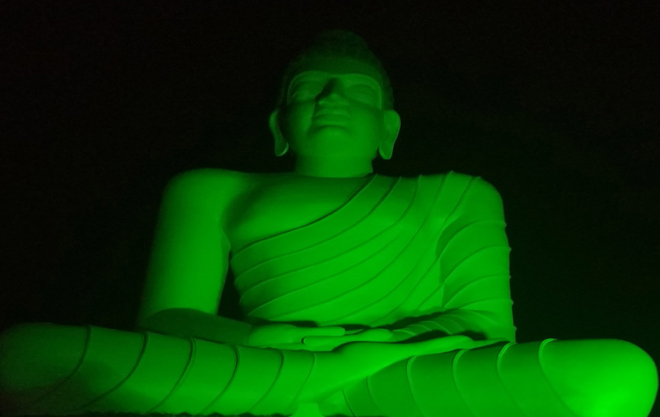 Dhyana buddha shining in seven colours7