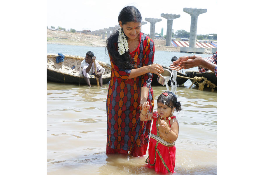 Holly bath of children10