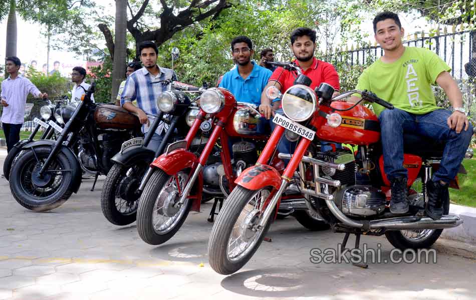 vintage show in lumbini park23