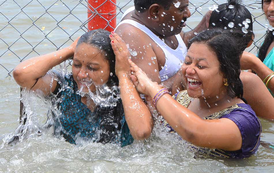 Devotees holly baths at Puskara ghats1