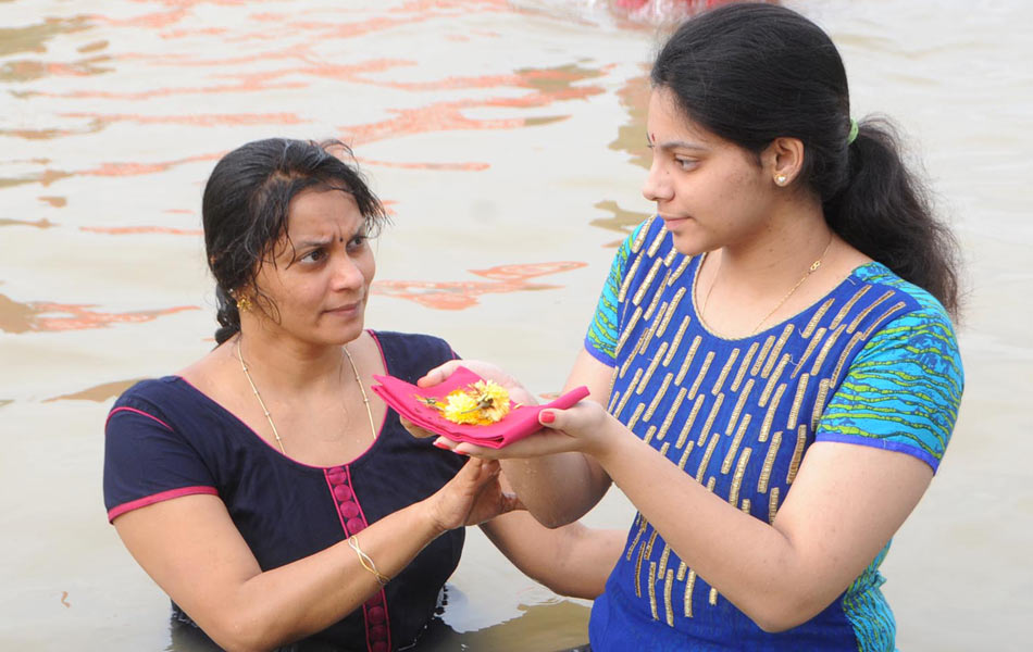 devotees at krishnamma10