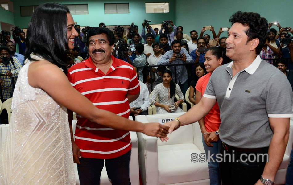 PV Sindhu Sakshi Malik Dipa Karmakar receive BMW cars Sachin Tendulkar lauds tr o12