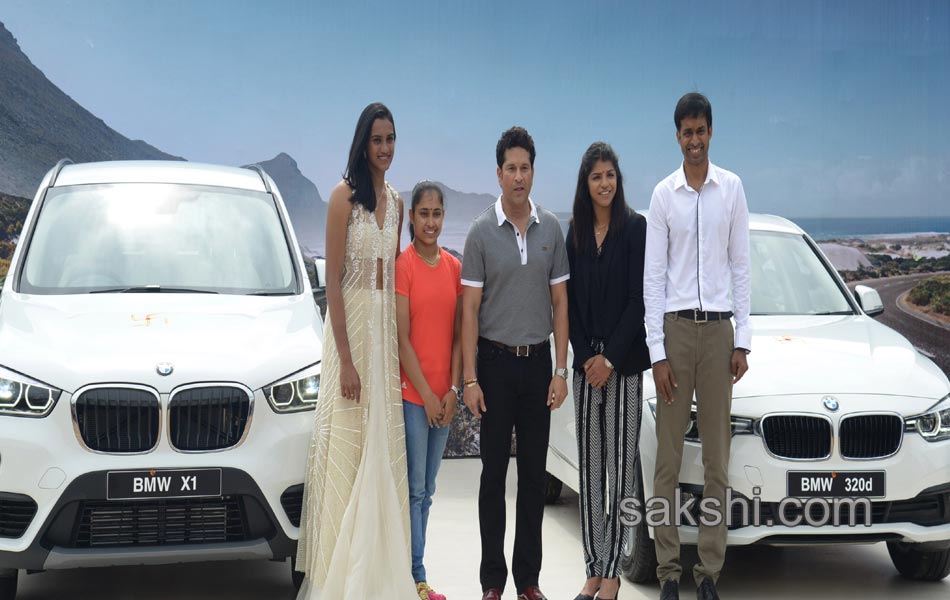 PV Sindhu Sakshi Malik Dipa Karmakar receive BMW cars Sachin Tendulkar lauds tr o14