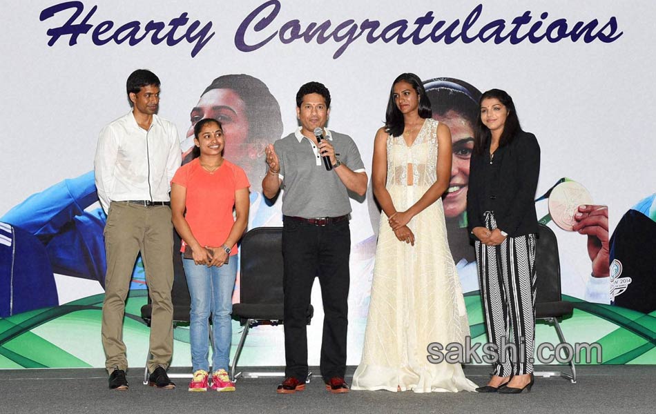 PV Sindhu Sakshi Malik Dipa Karmakar receive BMW cars Sachin Tendulkar lauds tr o18