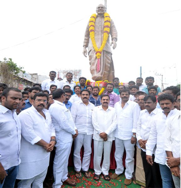 Homage to YSR - Sakshi4