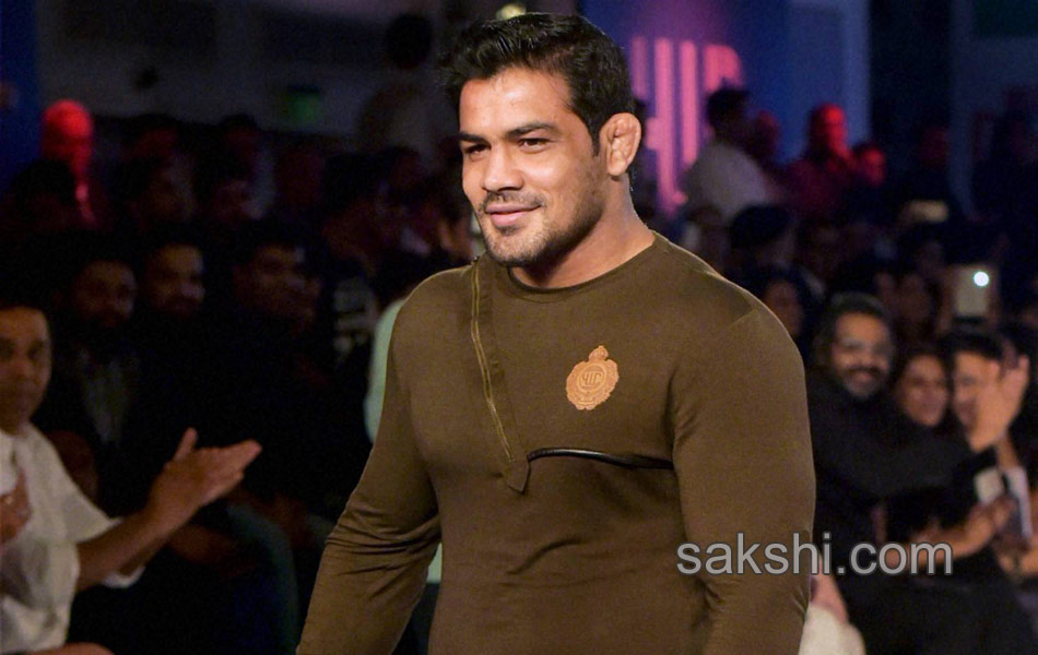 Yuvraj Singh walk unveil of his fashion label YWC in Mumbai - Sakshi12