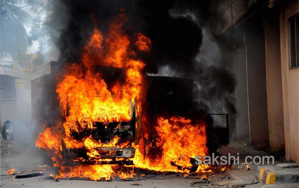 Cauvery burns Bengaluru Curfew in large parts 1 dead in police action - Sakshi3