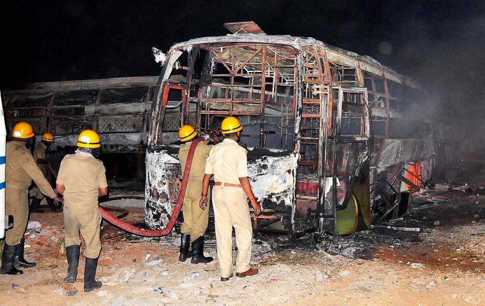 Cauvery burns Bengaluru Curfew in large parts 1 dead in police action - Sakshi4