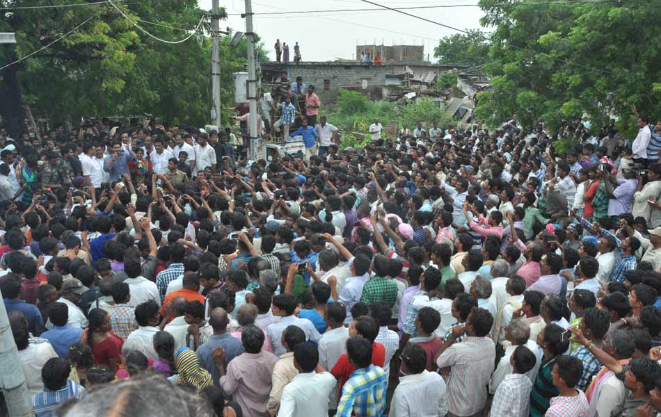 YS Jagan tour in Sathenapalli - Sakshi3