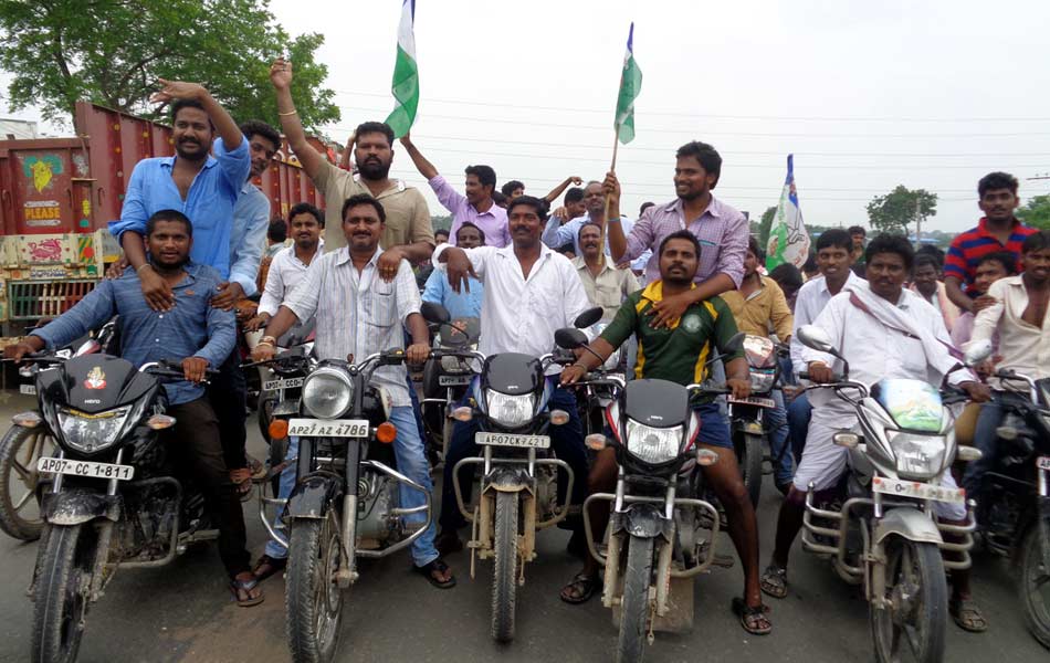YS Jagan tour in Sathenapalli - Sakshi5