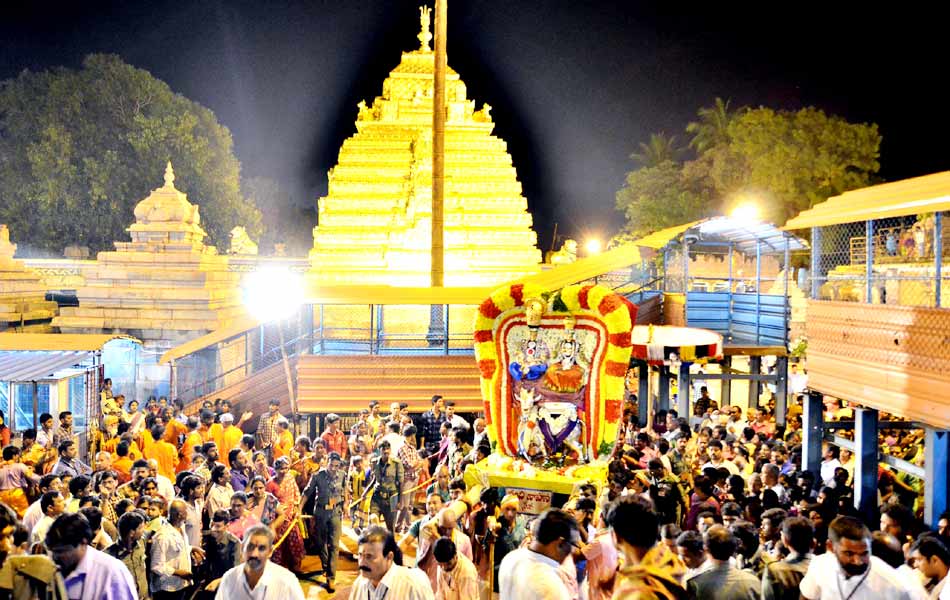 kailasnath on nandivahana - Sakshi4
