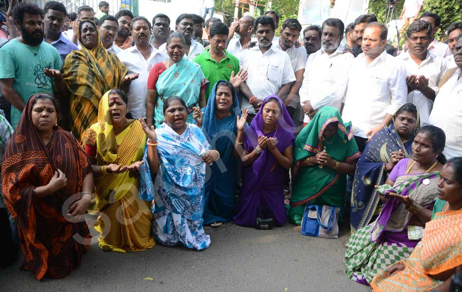 Jayalalithas critical health19