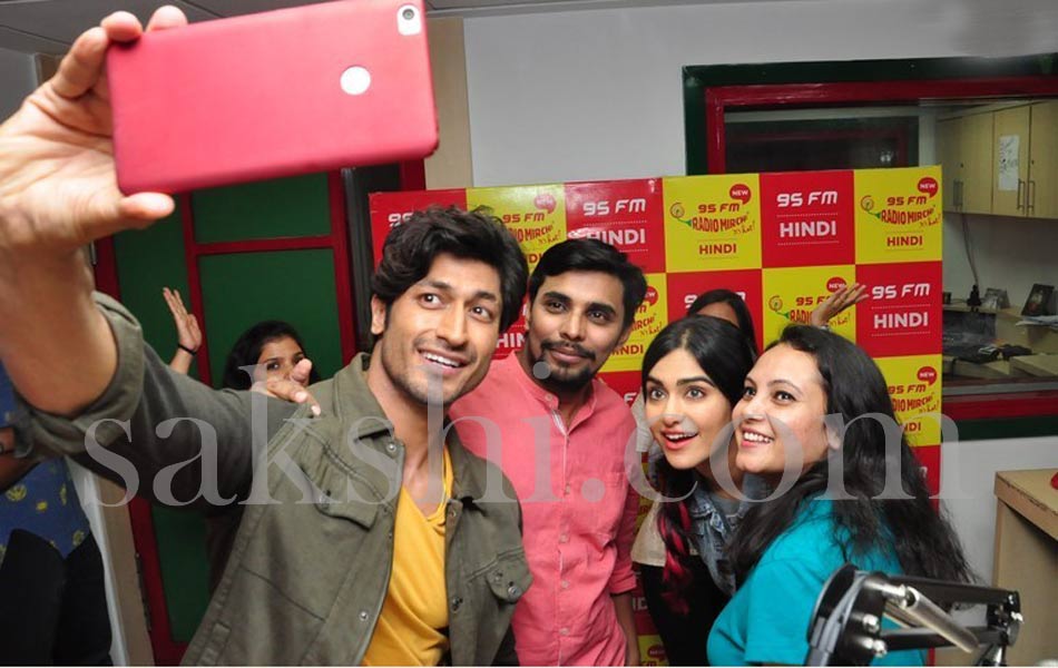 Commando 2 Movie Team at Radio Mirchi 957