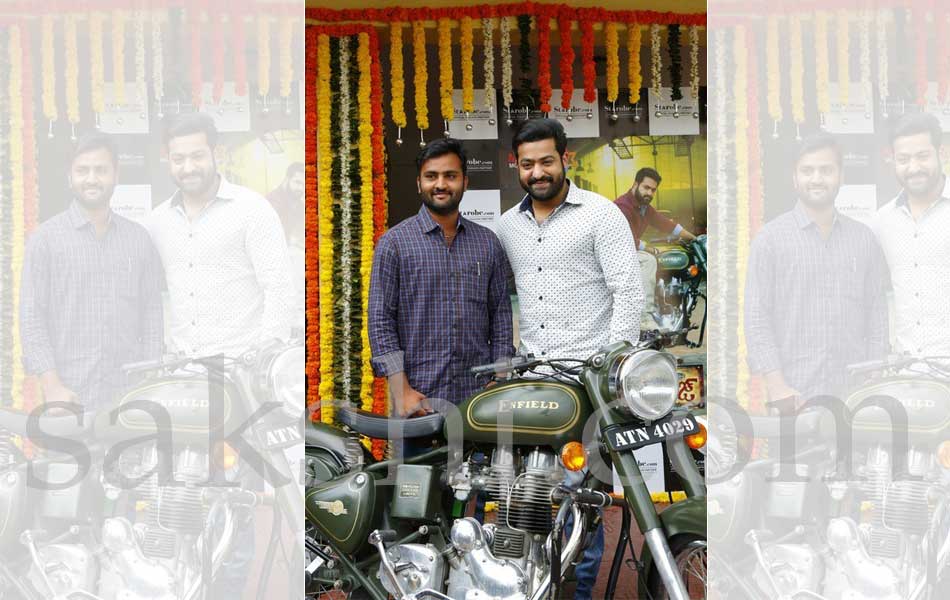 Jr NTR Presents Janatha Garage Bike to Winner - Sakshi6
