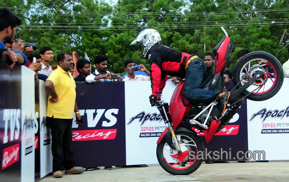 tvs bike stunts4
