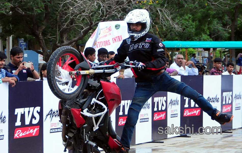 tvs bike stunts10