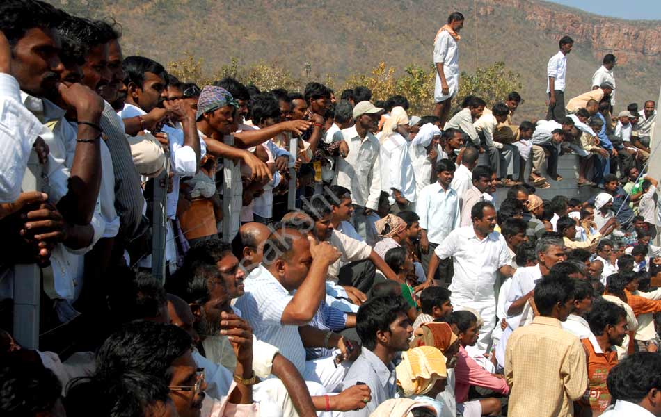 YSR Congress party flag hoisting at Idupulapaya - Sakshi10