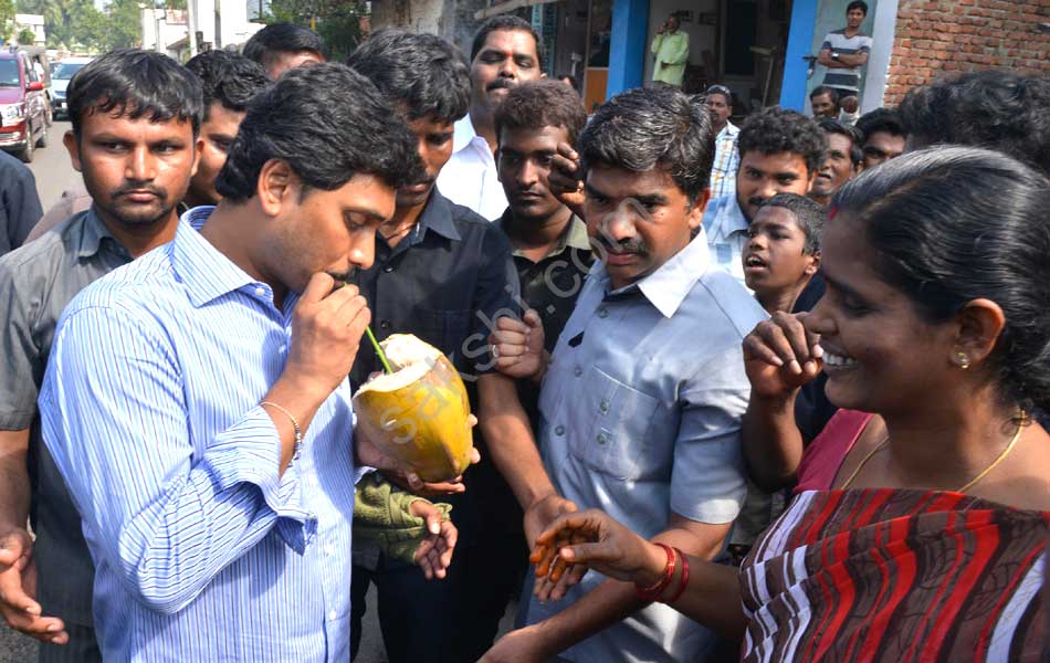 YS Jagan mohan reddy to visit Cyclone Victims in Godavari Districts - Sakshi10