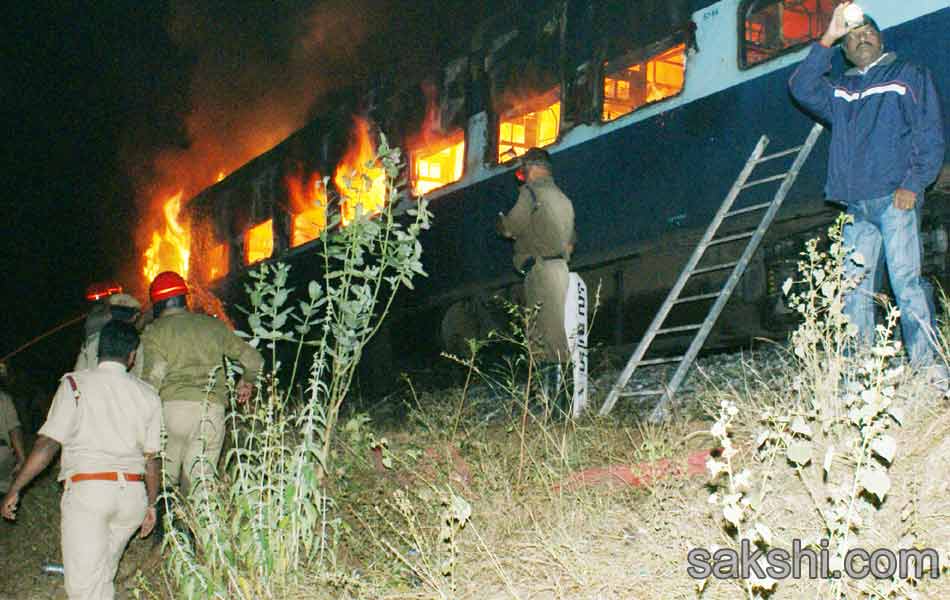 fire accident in Nanded Express - Sakshi1
