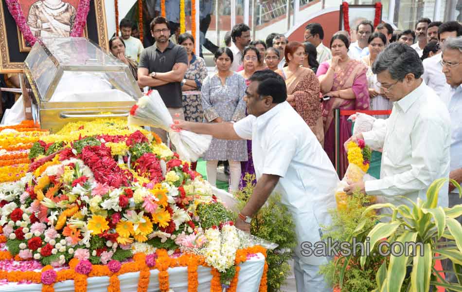 celebreties broke into tears with akkineni nageswara rao death - Sakshi6