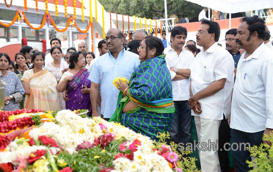 celebreties broke into tears with akkineni nageswara rao death - Sakshi11