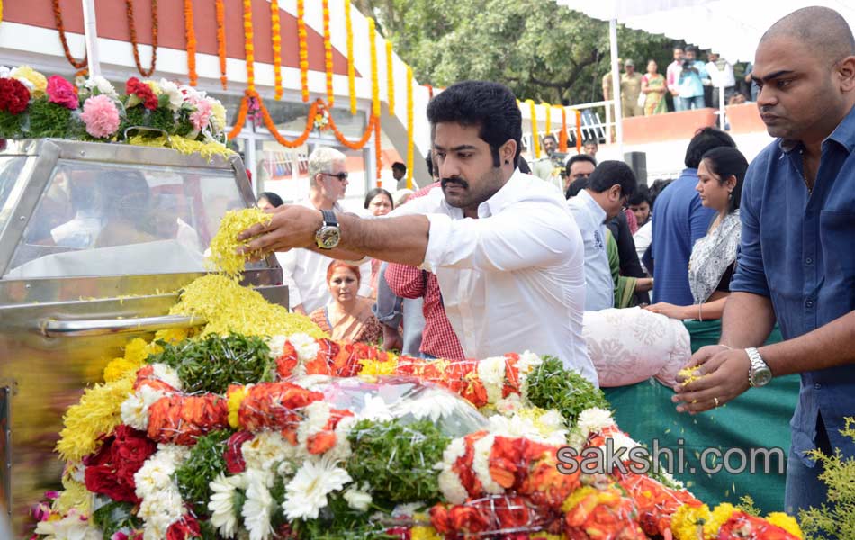 celebreties broke into tears with akkineni nageswara rao death - Sakshi26