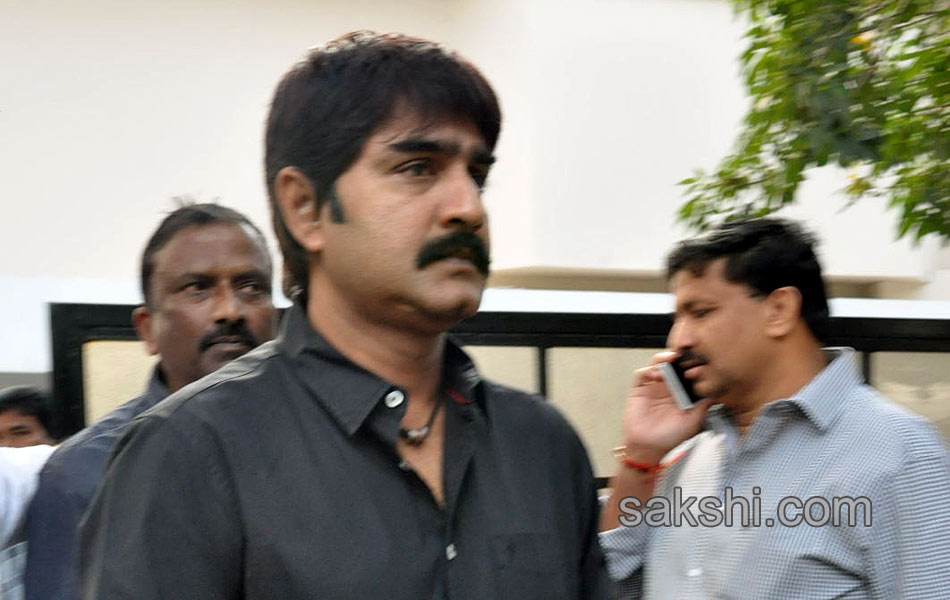 celebreties broke into tears with akkineni nageswara rao death - Sakshi56