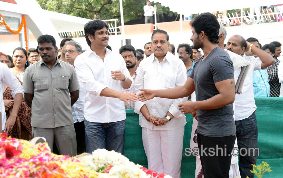 celebreties broke into tears with akkineni nageswara rao death - Sakshi98