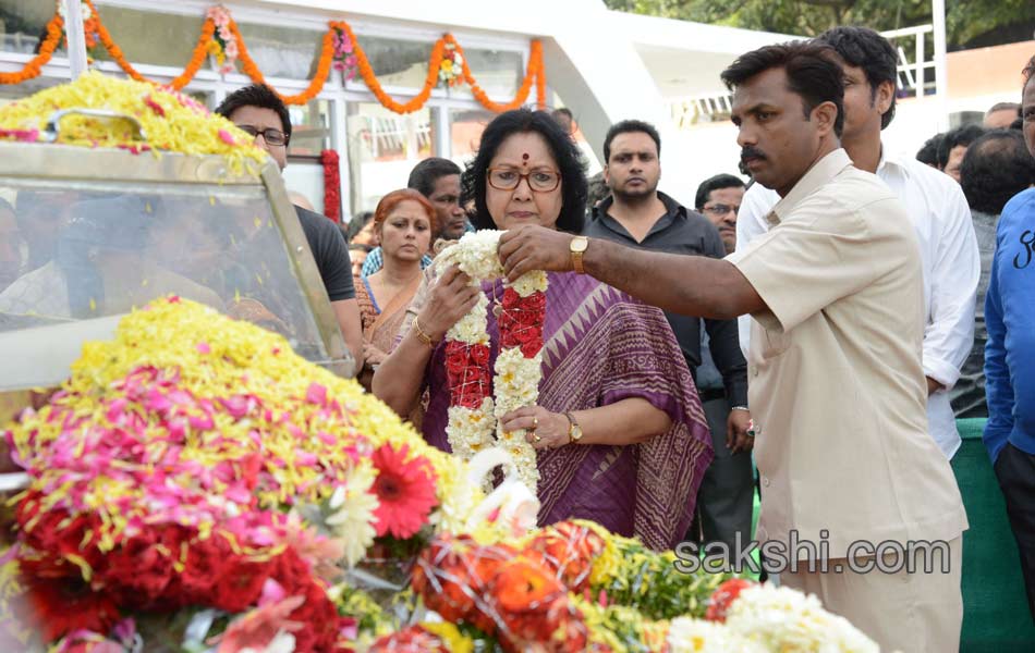 celebreties broke into tears with akkineni nageswara rao death - Sakshi110