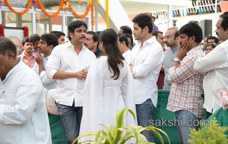 celebreties broke into tears with akkineni nageswara rao death - Sakshi113