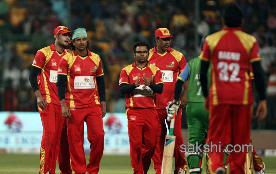 CCL 4 Terrific Victory For Kerala Strikers Beats Telugu Warriors By 4 Wickets22