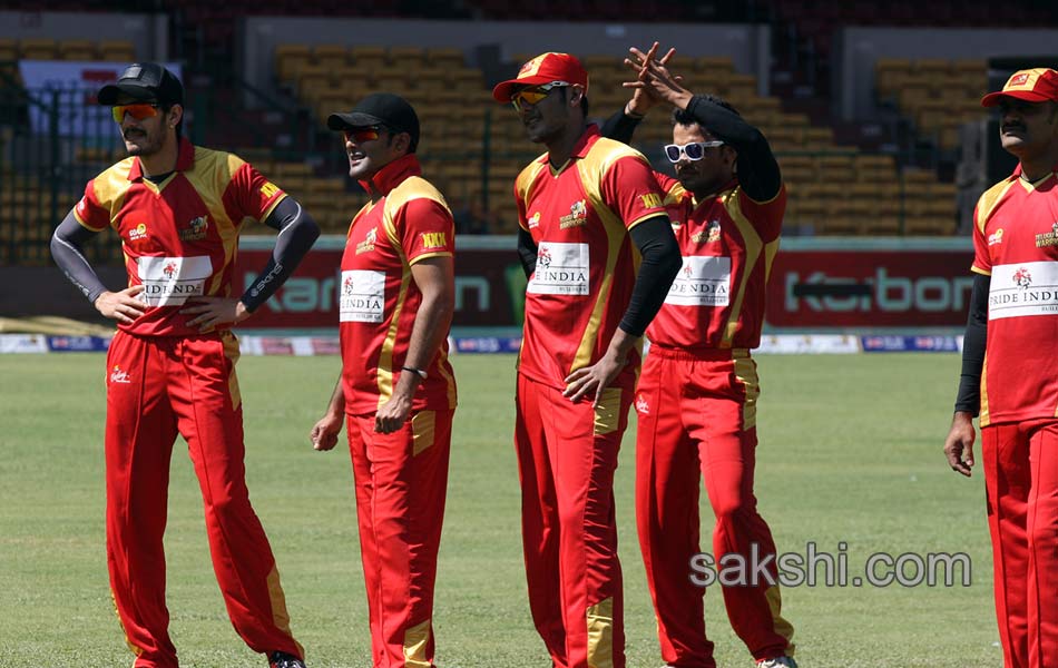 CCL 4 Terrific Victory For Kerala Strikers Beats Telugu Warriors By 4 Wickets47