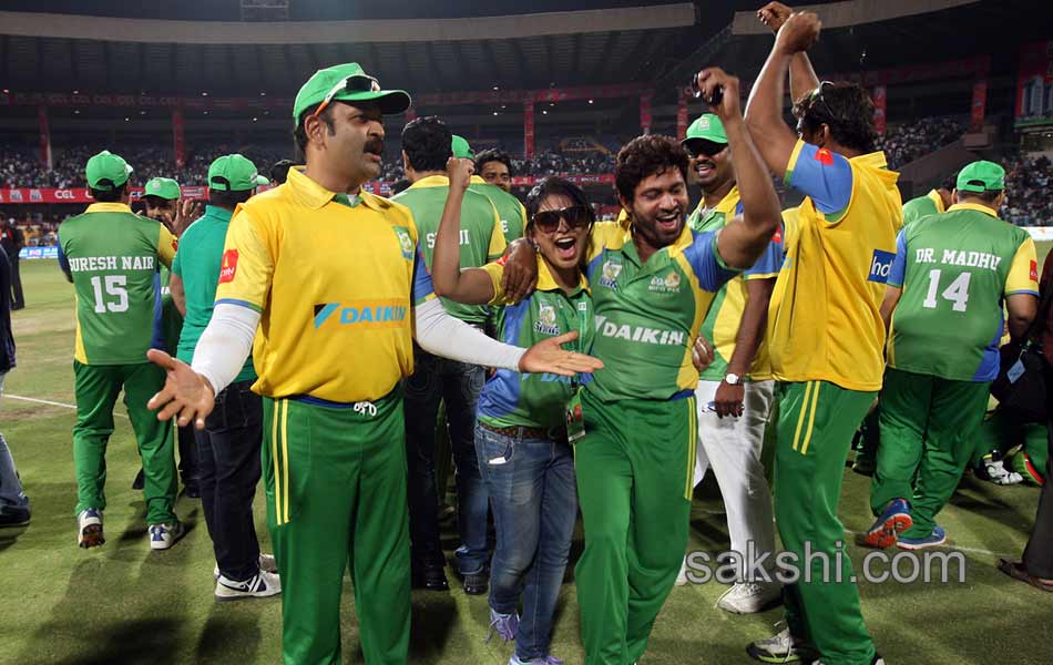 CCL 4 Terrific Victory For Kerala Strikers Beats Telugu Warriors By 4 Wickets71