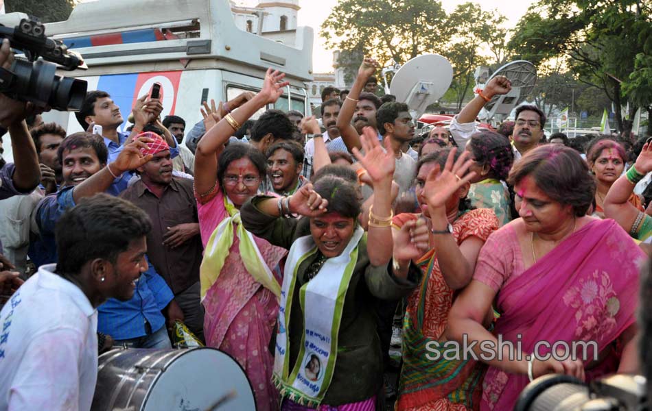 Kavita Pays homage to T martyrs at Gun Park - Sakshi6