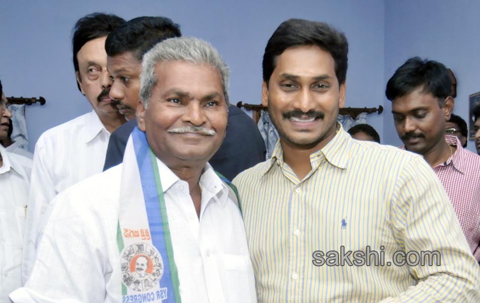 Jagan was received in great way in Gannavaram - Sakshi37