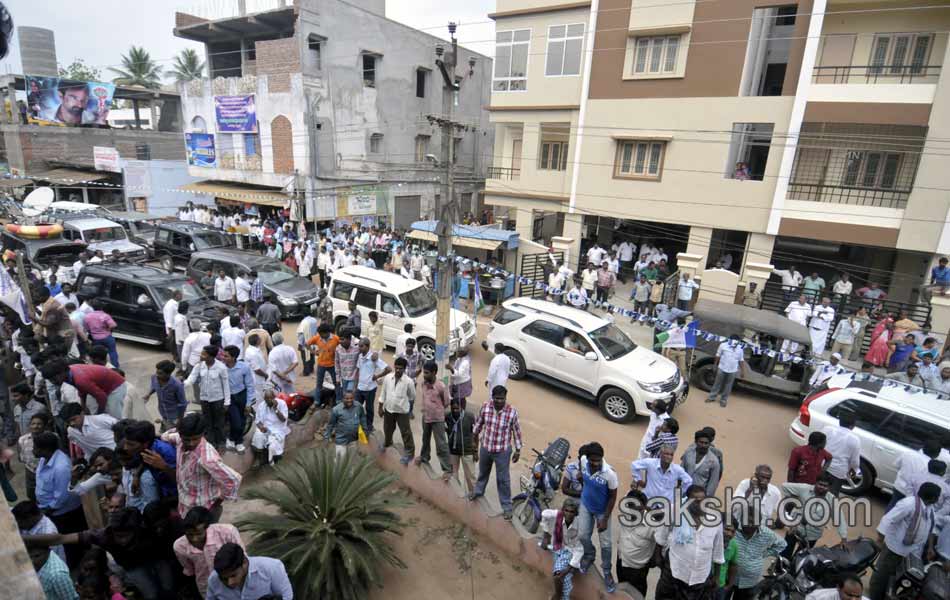 Jagan was received in great way in Gannavaram - Sakshi41