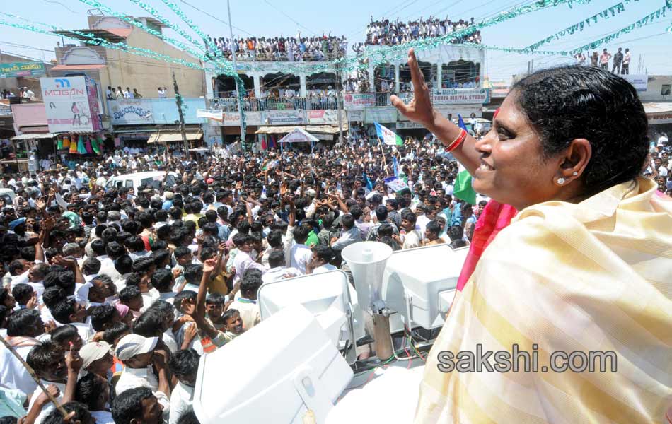 Vijayamma s YSR Janabheri at Rayadurgam - Sakshi5