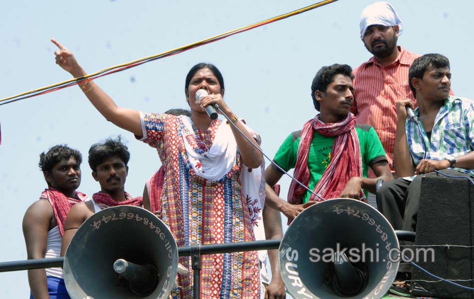 Sharmila s YSR Janpatham at Vinukonda - Sakshi23