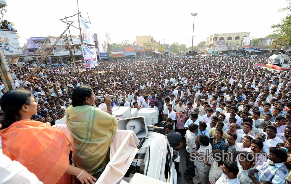 Vijayamma s Janpatham at Kurnool - Sakshi14