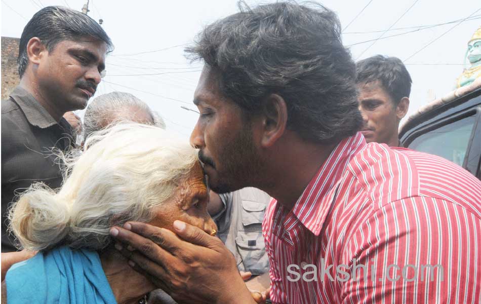 Jagan road show in Tekkali - Sakshi5