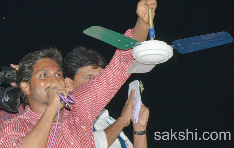 Jagan road show in Tekkali - Sakshi17