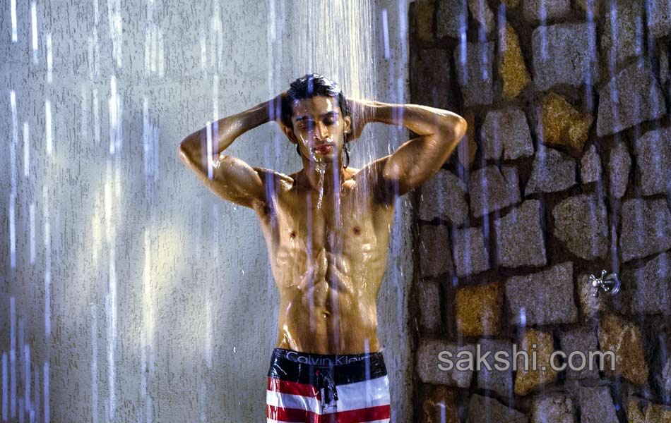 Life is Beautiful Abhijeet Six Pack1