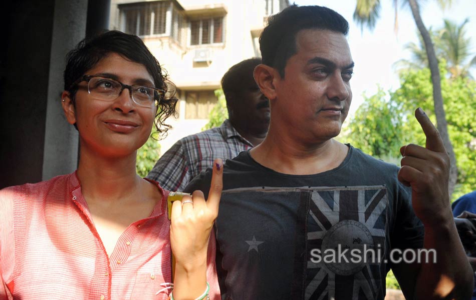 Celebrities turn up big time to vote - Sakshi11